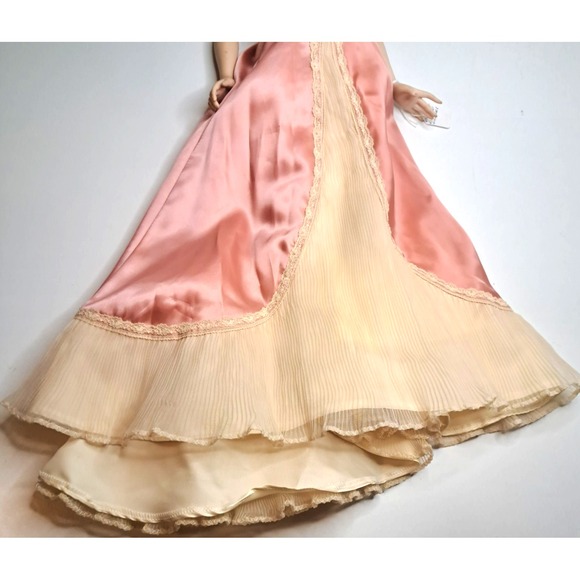 Danbury Mint 26"Porcelain Doll Vintage 1992 with Tag (not attached) Gift - Picture 3 of 12